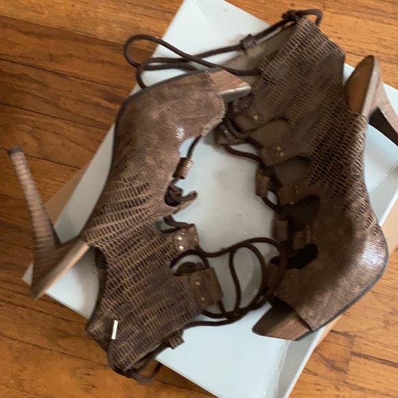 Heels - Picture 3 of 4